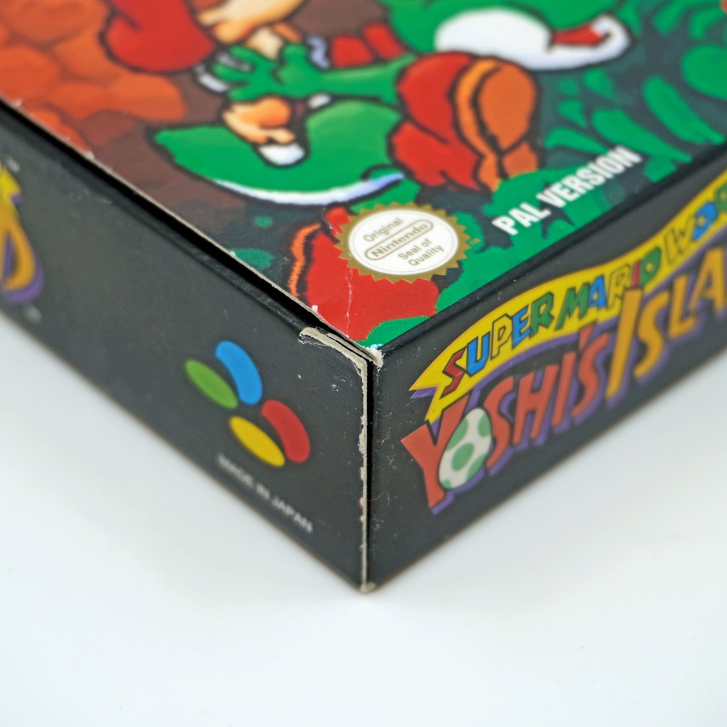 Super Mario World 2 Yoshi's Island für Super Nintendo Entertainment System in Originalverpackung - Detailansicht Gebrauchsspuren