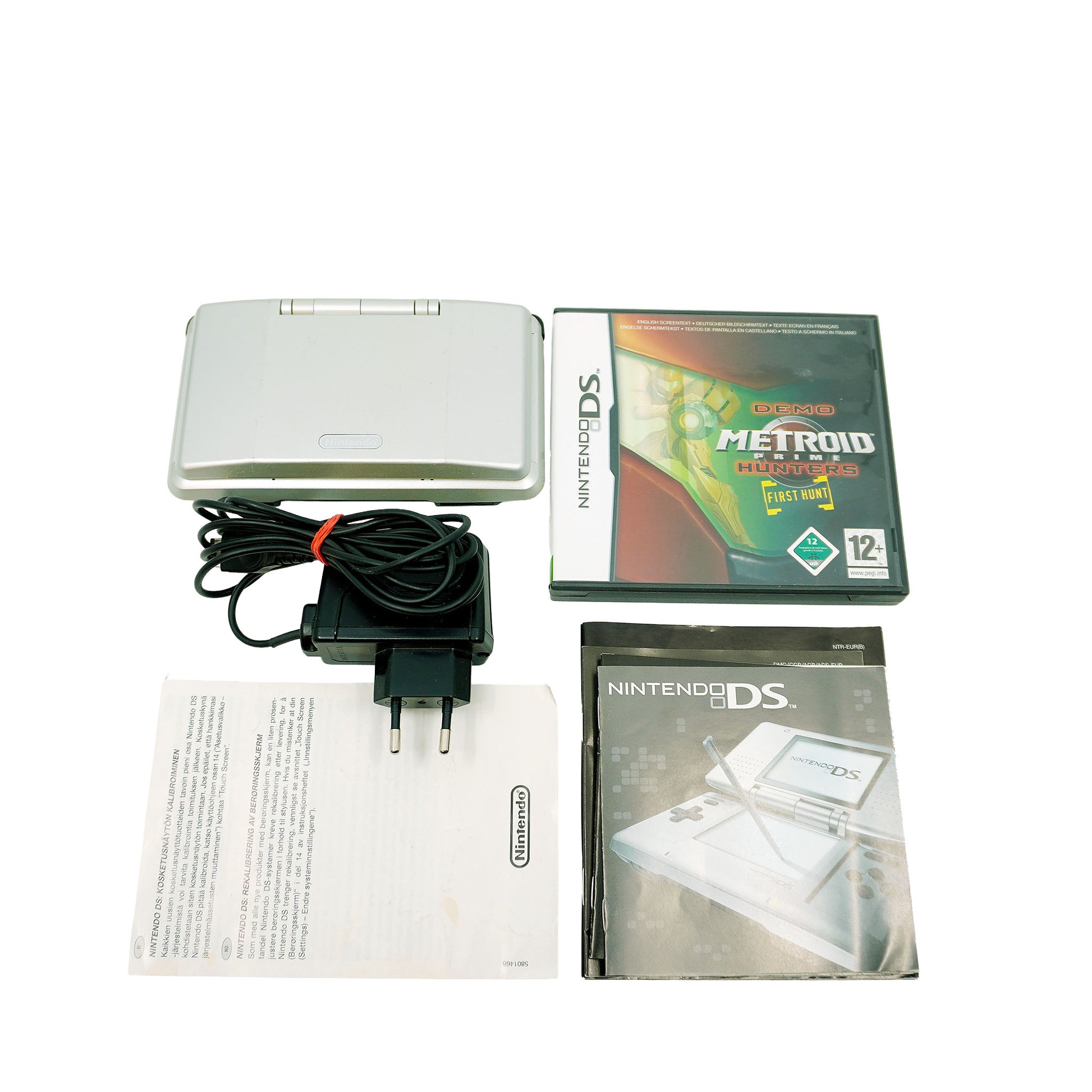 Nintendo DS Handheld-Konsole (classic) mit Metroid Prime Hunters First Hunt Demo in Originalverpackung - Produktfoto alle Inhalte